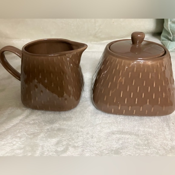 RuffHewn Salt and Pepper Shakers with Sugar & Creamer - Picture 3 of 5